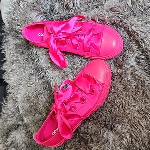 Solid pink converse low top 3
